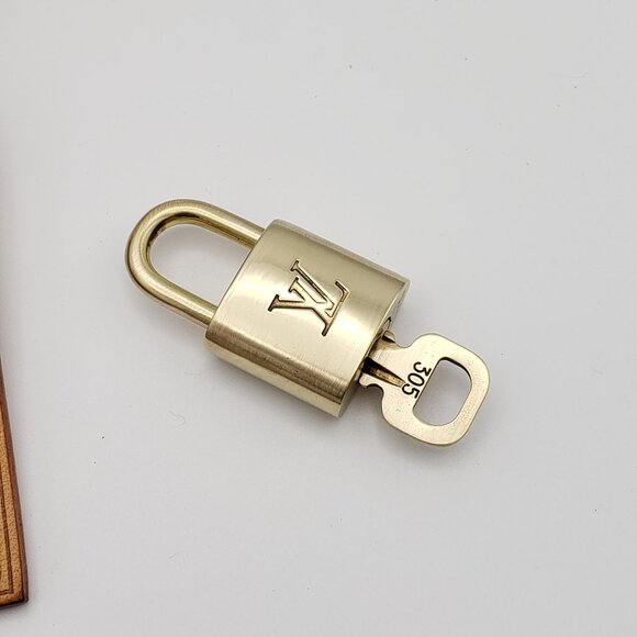 Authentic Louis Vuitton Luggage tag with Lock and Key - Picture 12 of 15